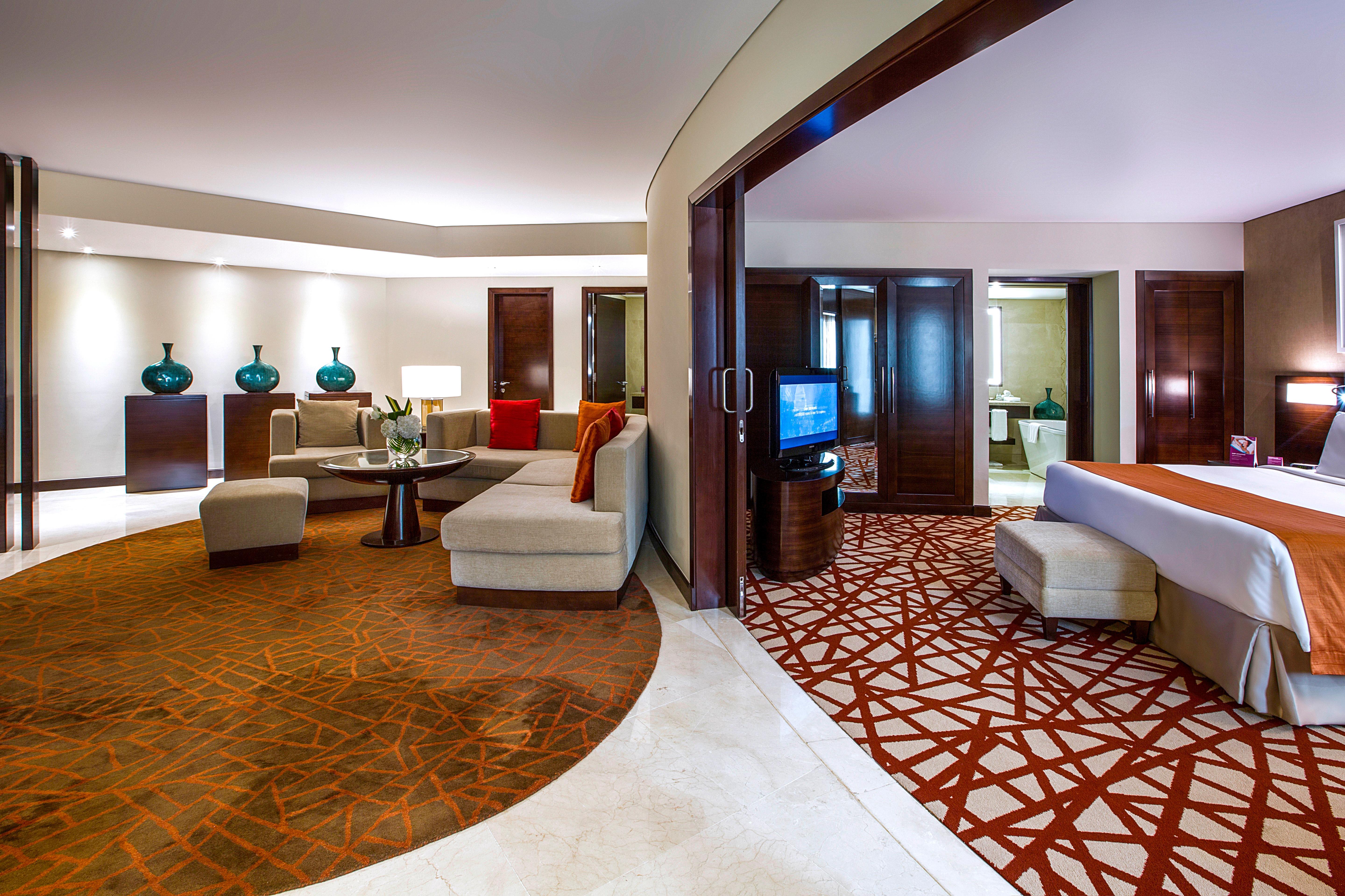 Crowne Plaza Dubai Deira, an IHG Hotel Bagian luar foto A suite at the Westin Mumbai
