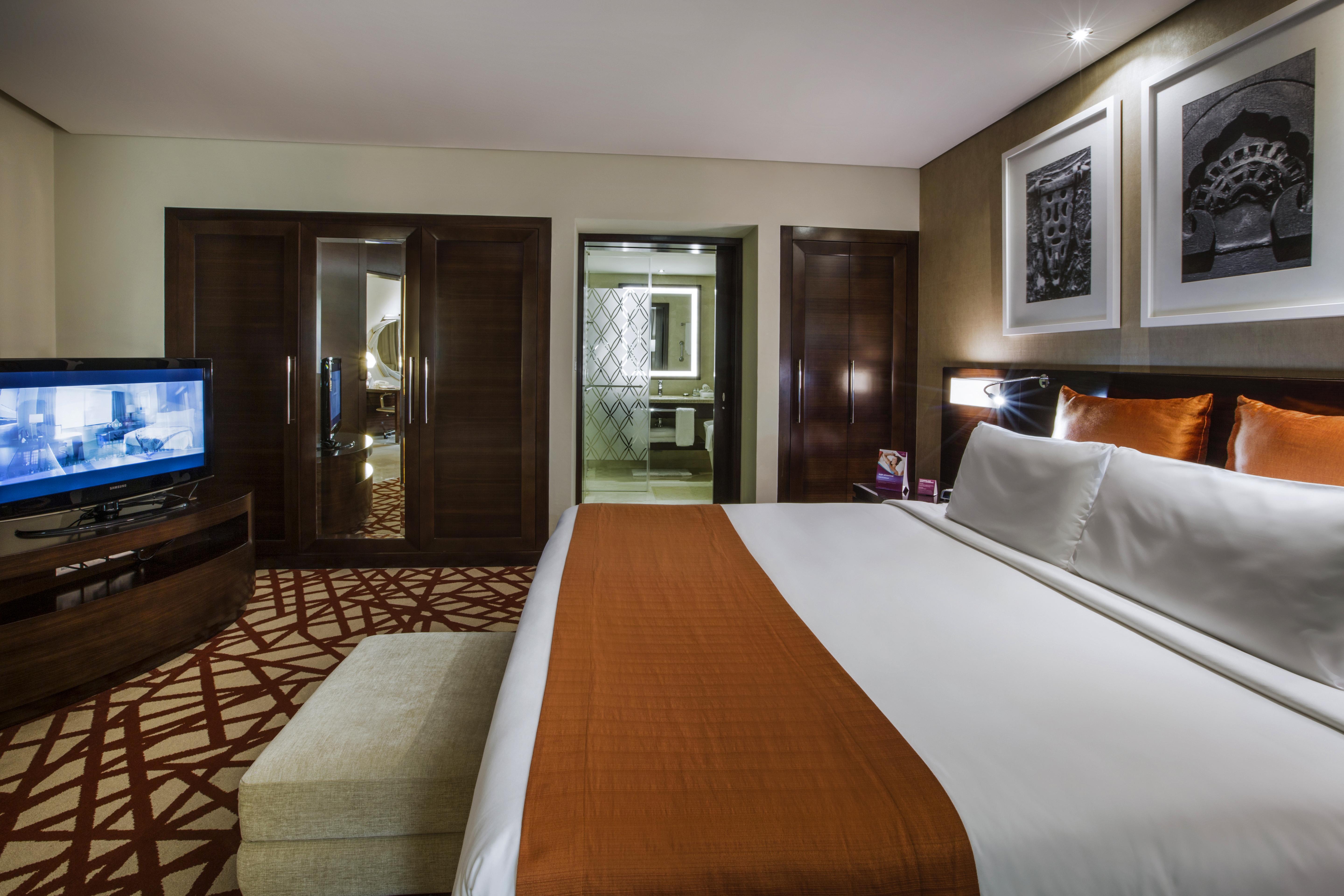 Crowne Plaza Dubai Deira, an IHG Hotel Bagian luar foto Deluxe room