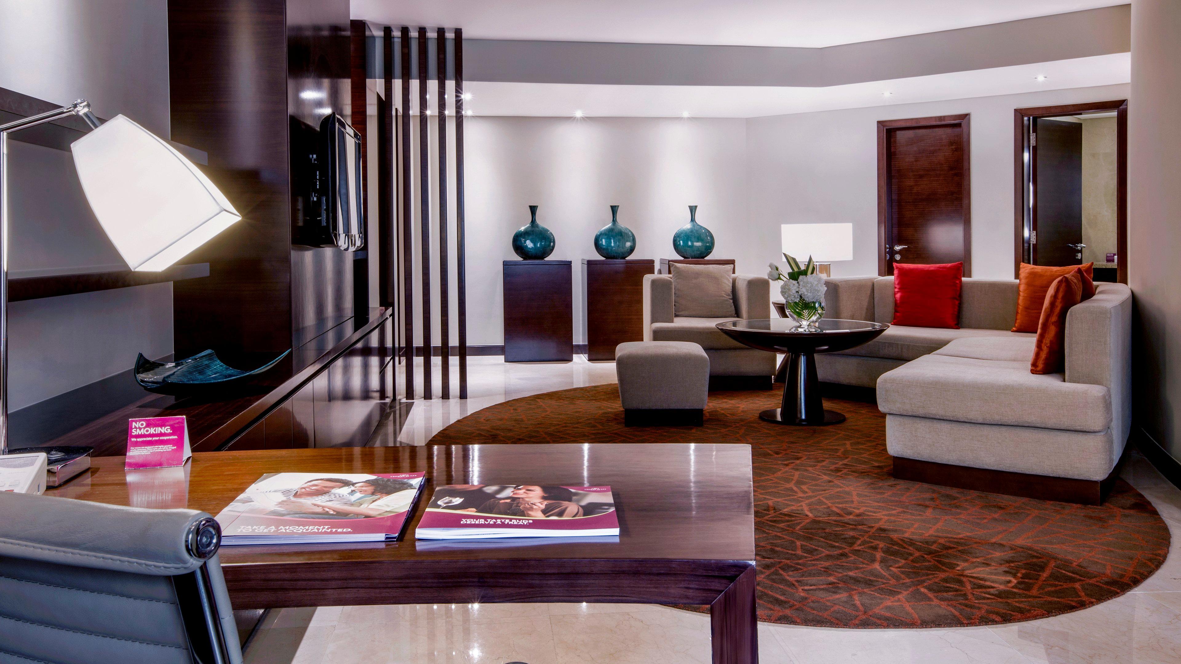 Crowne Plaza Dubai Deira, an IHG Hotel Bagian luar foto A suite at the W Doha