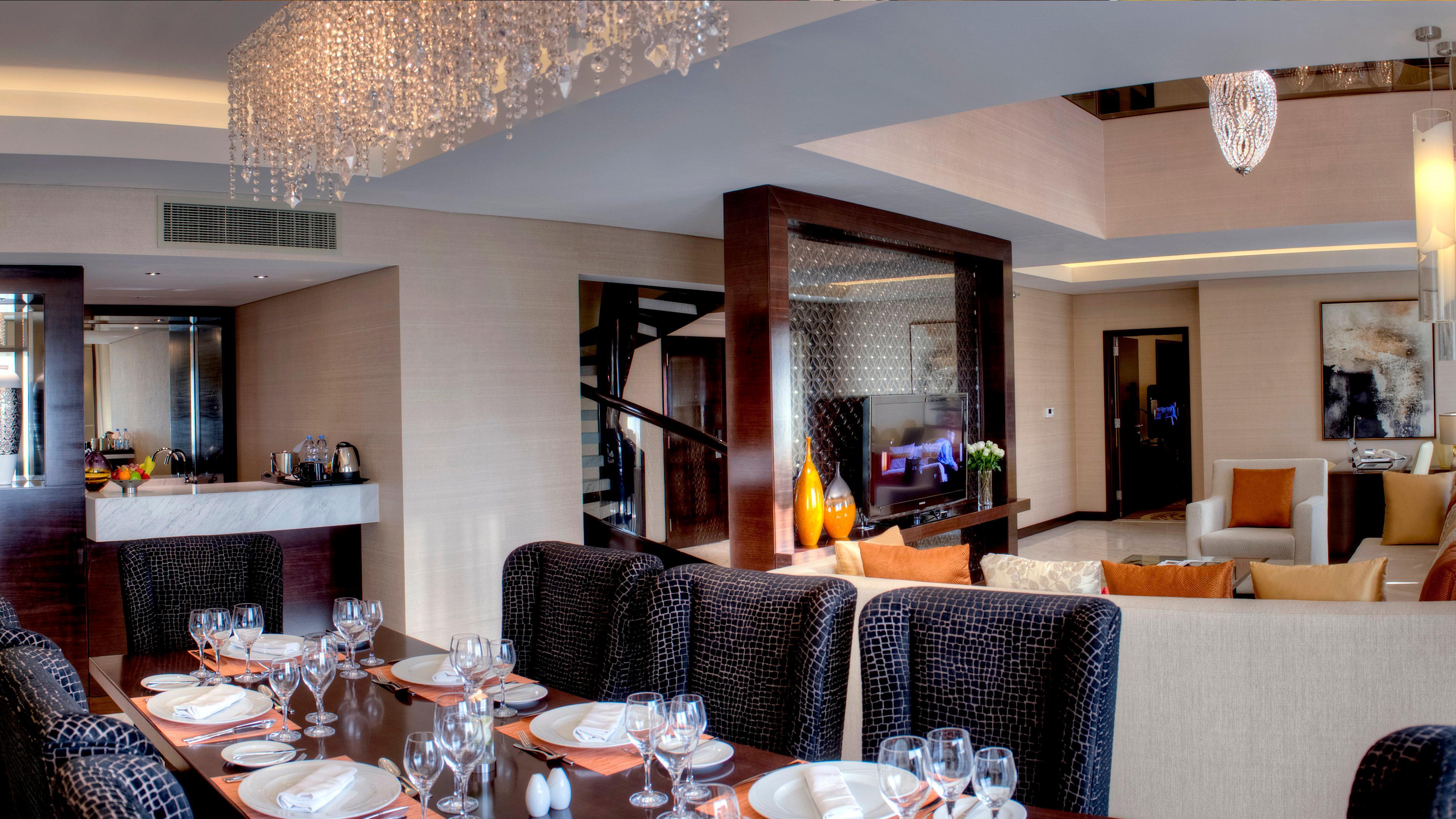 Crowne Plaza Dubai Deira, an IHG Hotel Bagian luar foto A suite at the Taj Mahal Palace, Mumbai