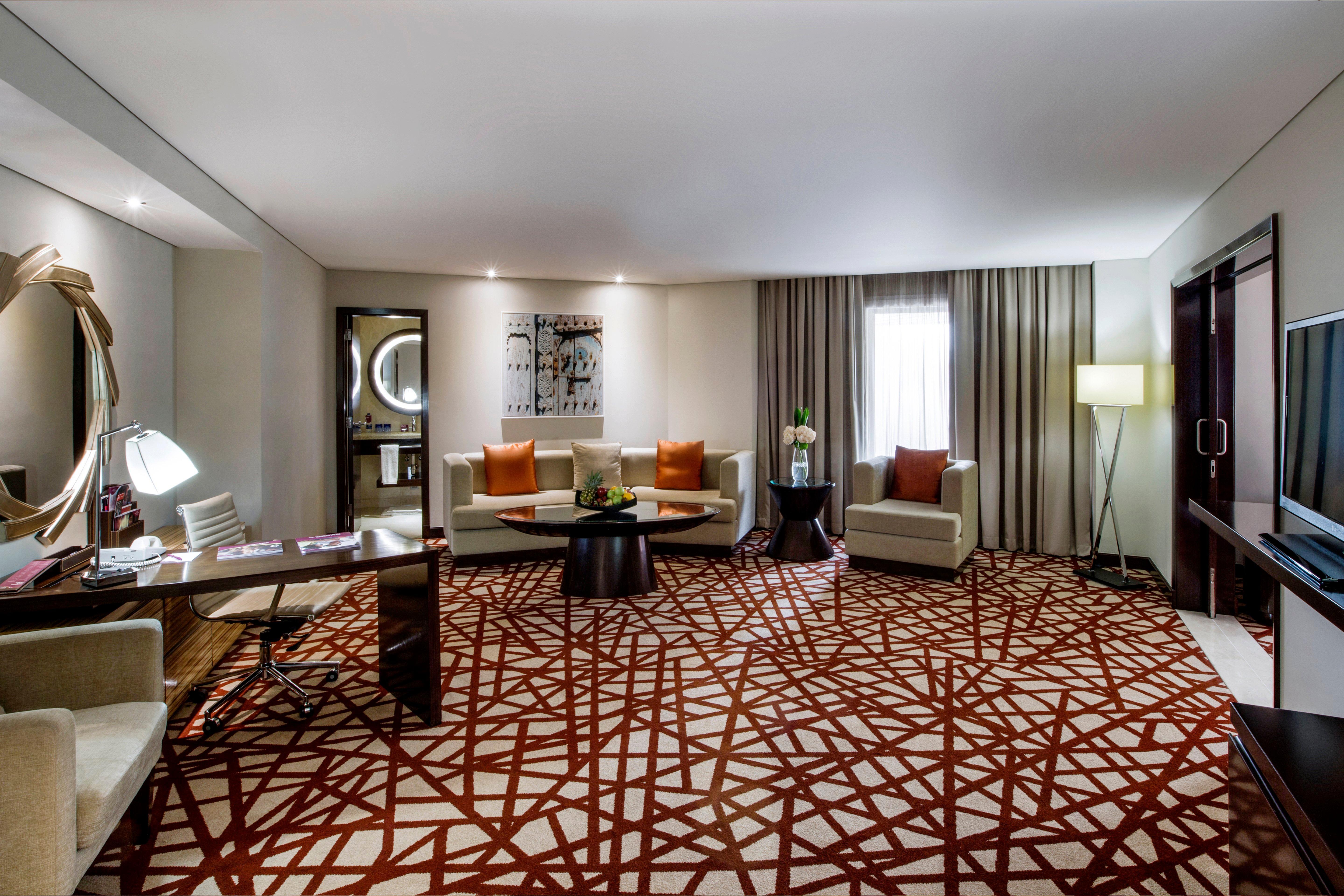 Crowne Plaza Dubai Deira, an IHG Hotel Bagian luar foto A suite at the hotel