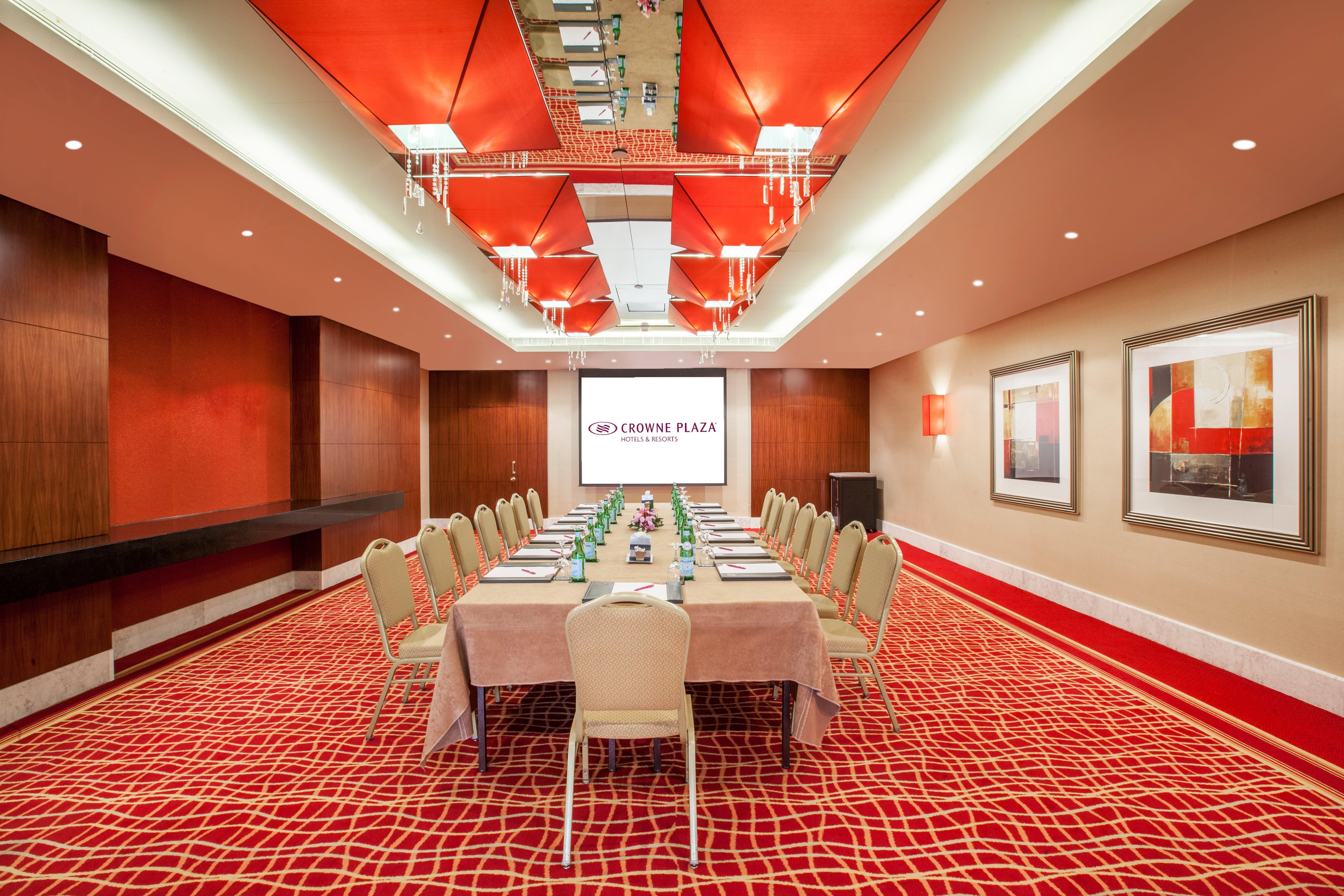 Crowne Plaza Dubai Deira, an IHG Hotel Bagian luar foto Meeting room