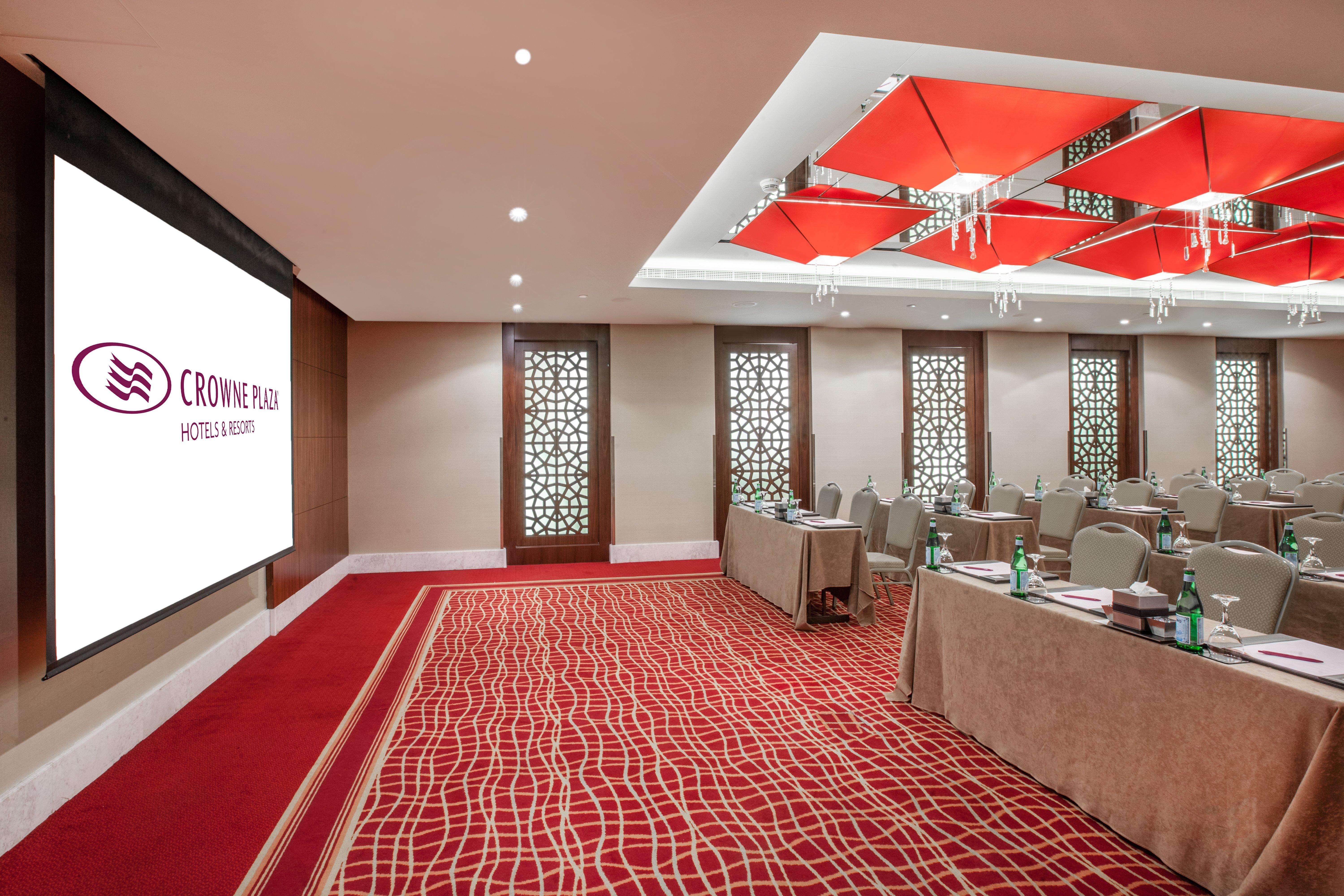Crowne Plaza Dubai Deira, an IHG Hotel Bagian luar foto Meeting room