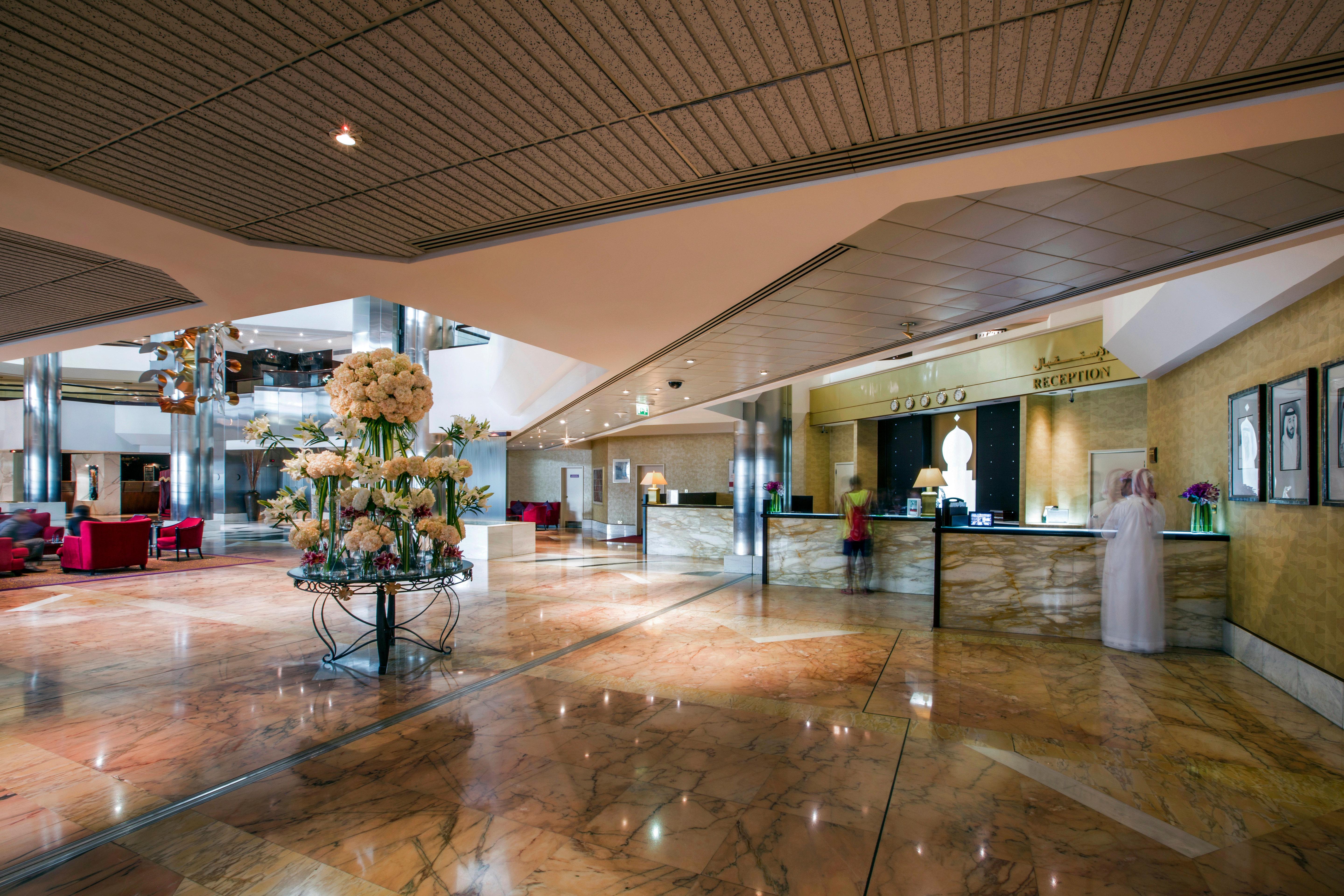 Crowne Plaza Dubai Deira, an IHG Hotel Bagian luar foto Lobby