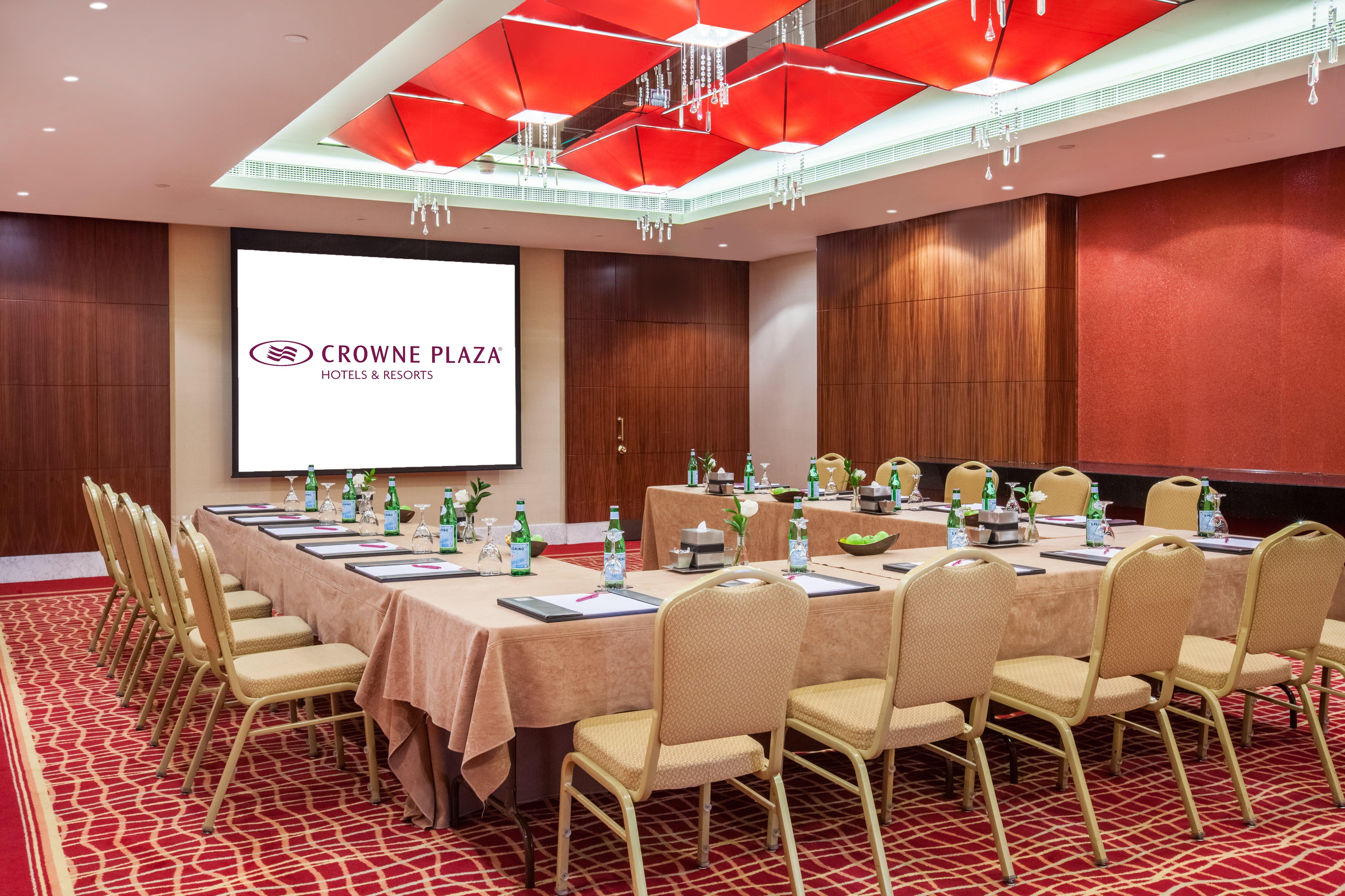 Crowne Plaza Dubai Deira, an IHG Hotel Bagian luar foto Meeting room