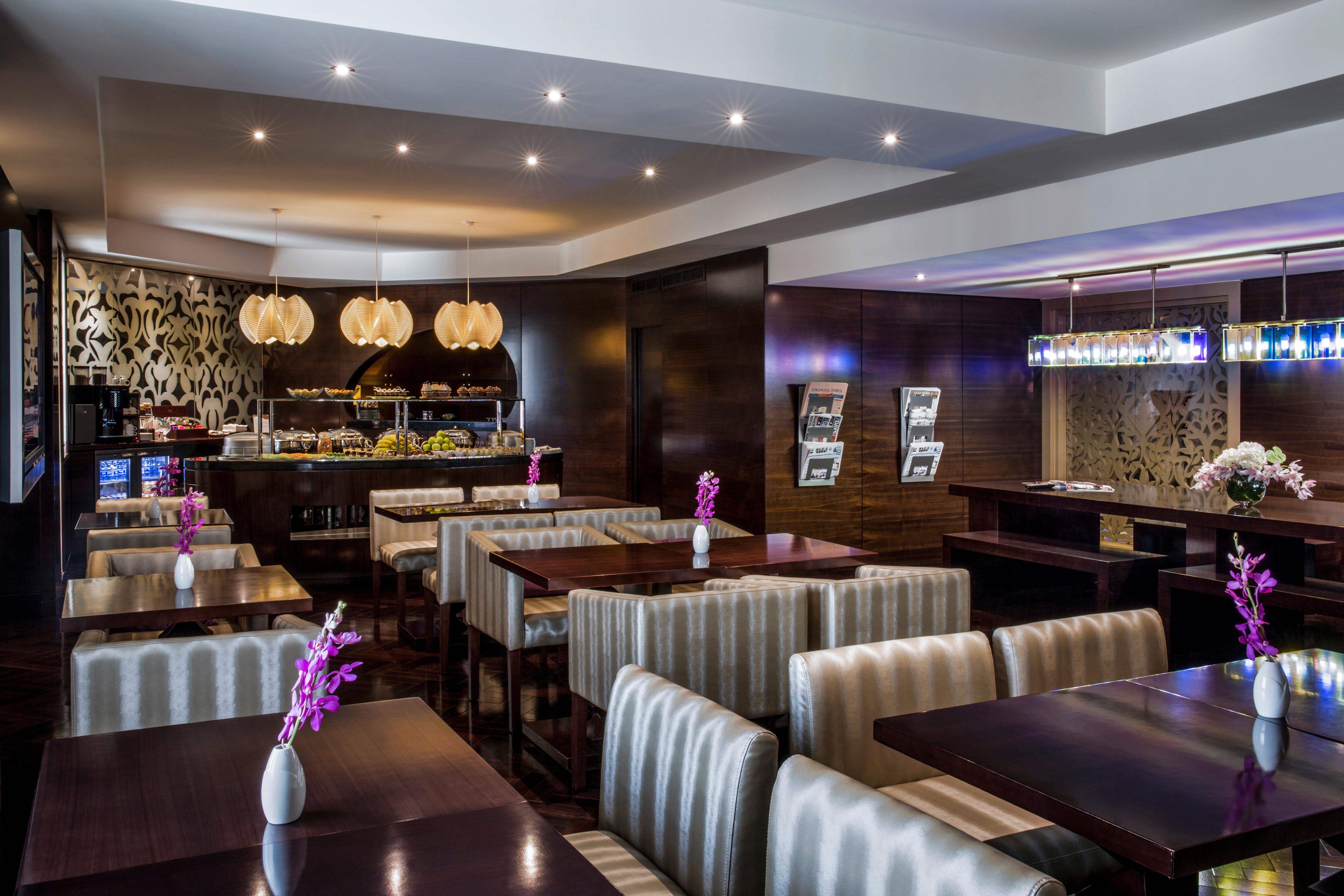 Crowne Plaza Dubai Deira, an IHG Hotel Bagian luar foto The interior of the restaurant