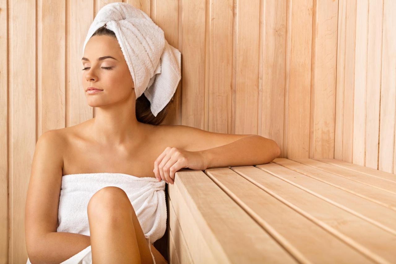 Crowne Plaza Dubai Deira, an IHG Hotel Bagian luar foto Sauna bathing