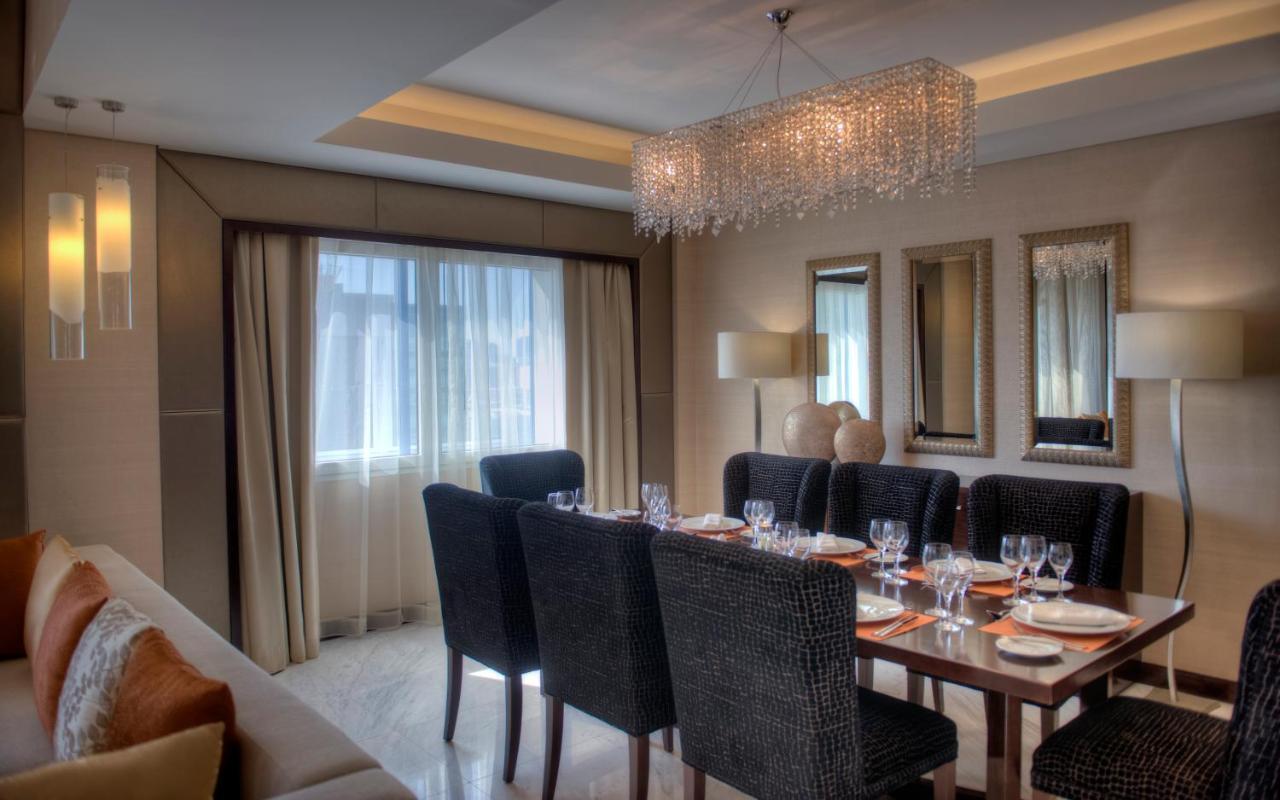 Crowne Plaza Dubai Deira, an IHG Hotel Bagian luar foto A dining room