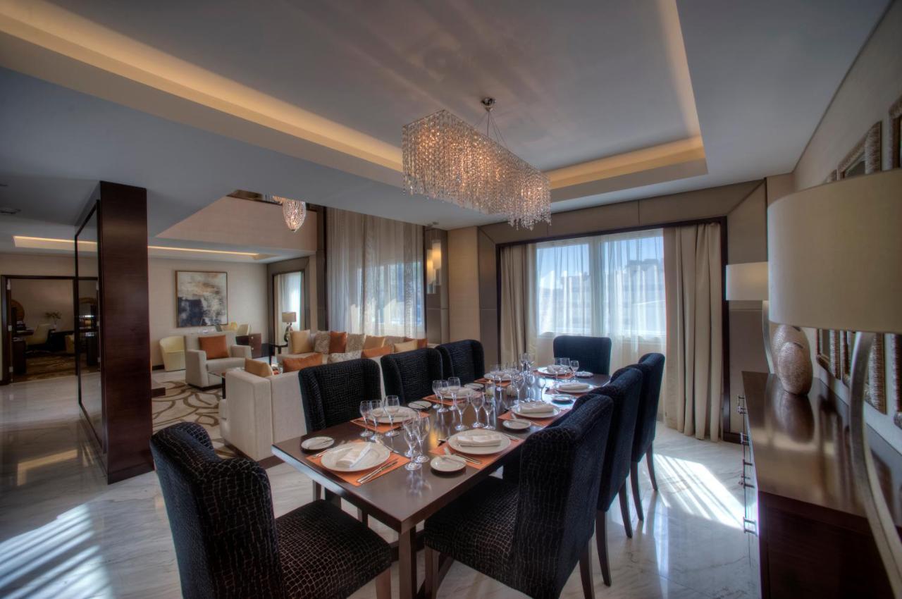 Crowne Plaza Dubai Deira, an IHG Hotel Bagian luar foto A dining room in a suite at the Ritz-Carlton, DIFC