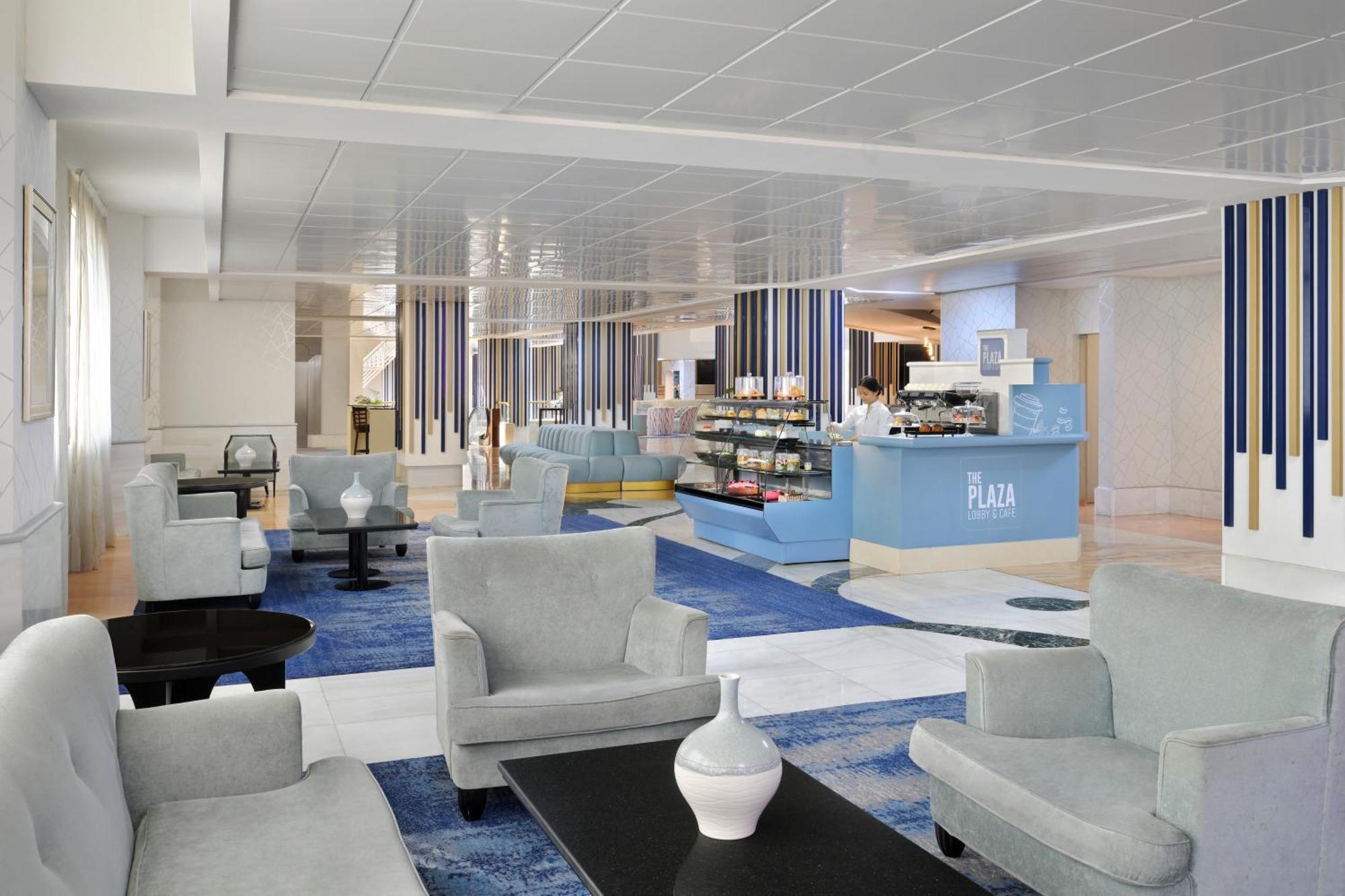 Crowne Plaza Dubai Deira, an IHG Hotel Bagian luar foto The Plaza Lounge at London Heathrow Airport